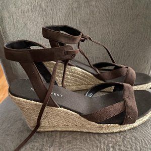 NINE WEST chocolate brown wedge sandal, 8 1/2